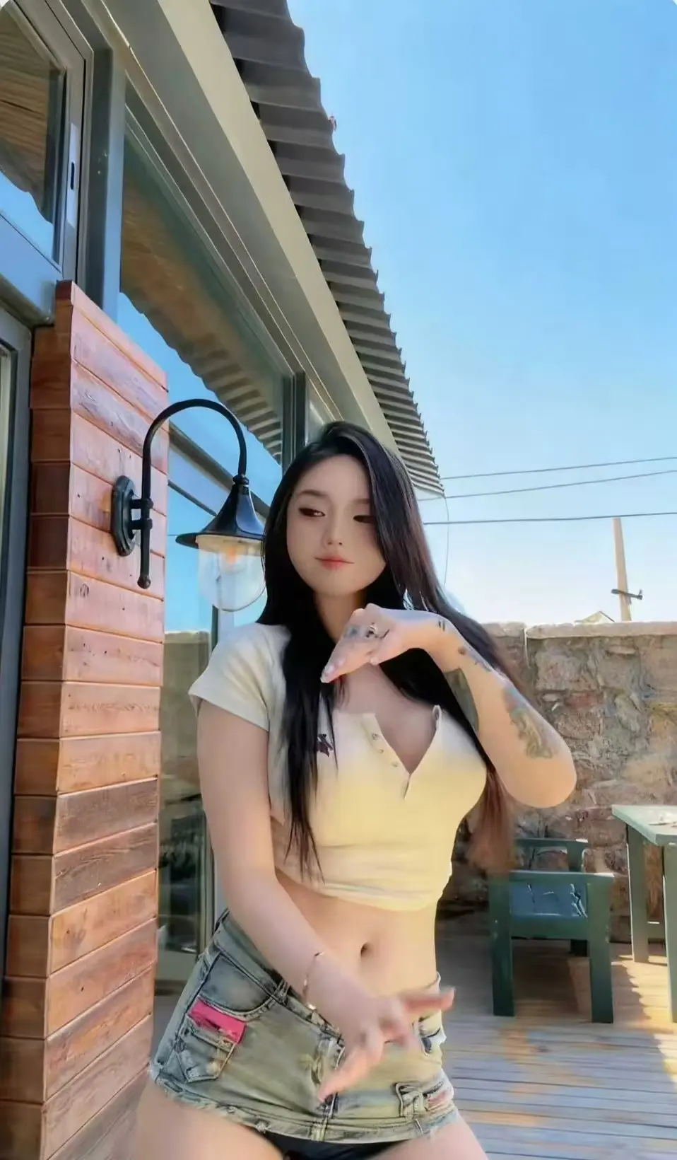 《Meena 成美男》高清全集免费在线看-中文版无删减资源开放-网盘便捷存储无广告-一次看遍Meena成美男