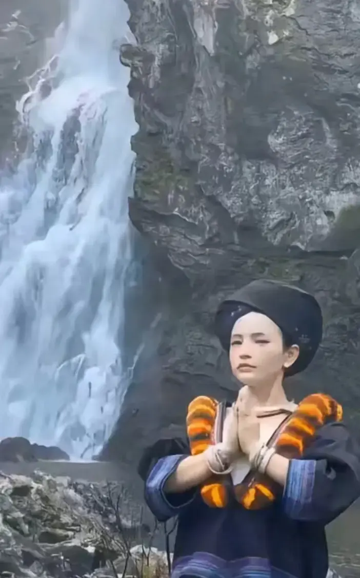 《高山流水遇瀑布》全片HD高清免费播放在线看-高山流水遇瀑布原视频全集无删减-苗寨少女山泉行礼人文纪实观看