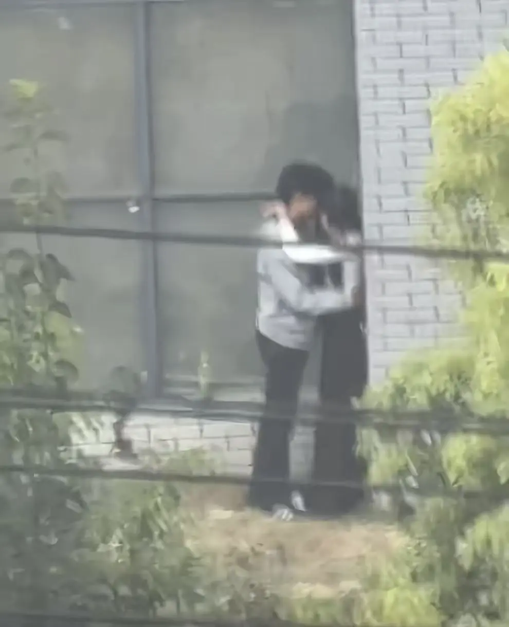 《蚌埠职教园情侣野外视频》资源下载-现场画面流出引热议-完整版免费鉴赏-蚌埠职教园情侣野外视频原生态实录