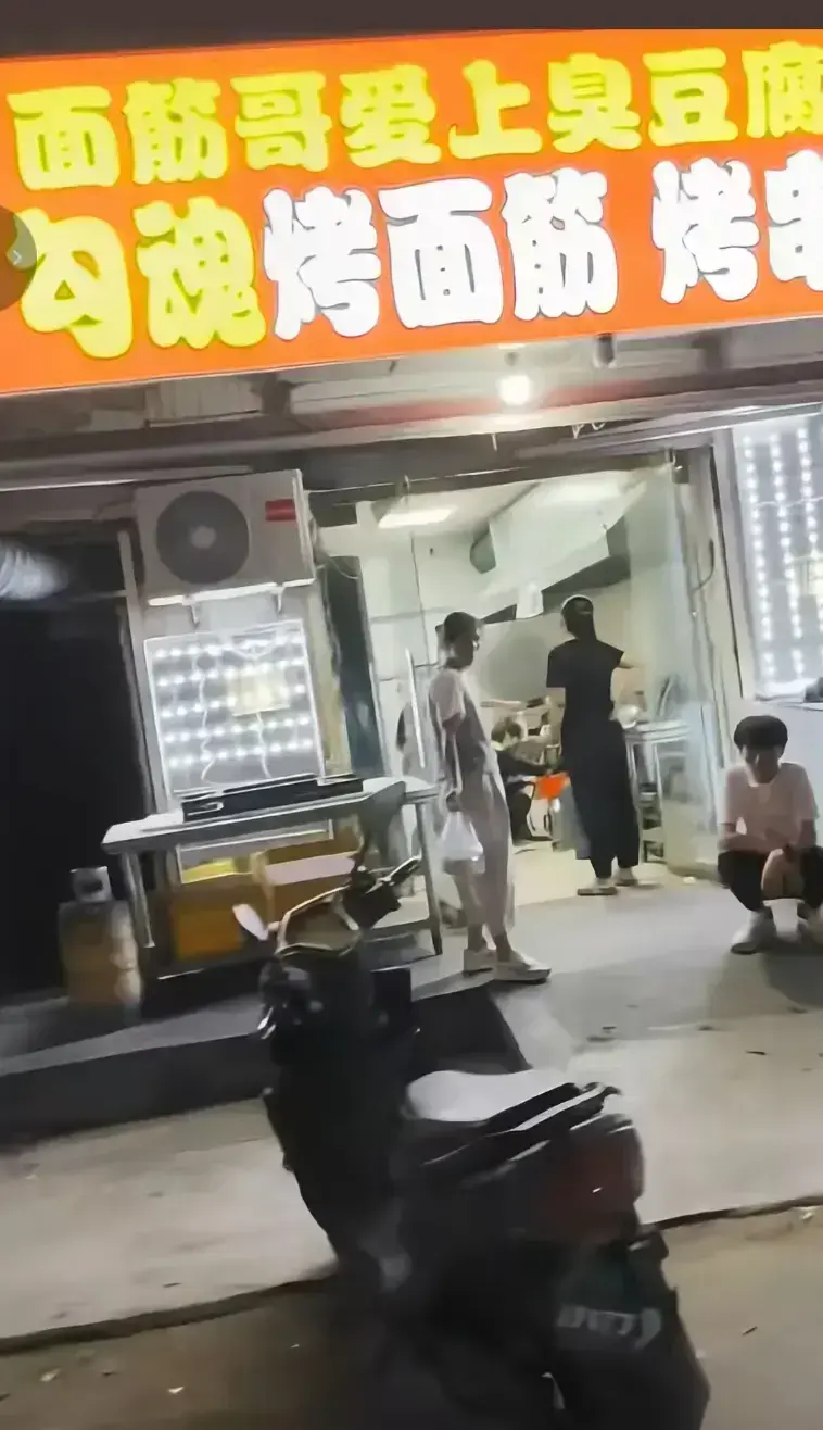 安平勾魂面筋哥丈母娘事件HD高清完整版-全网同步免费在线观看-揭秘摆摊小哥靠面筋搞定丈母娘的全过程